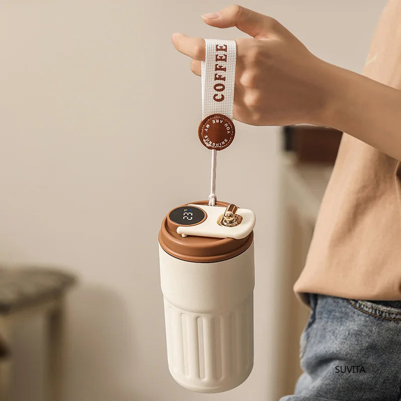 Mug thermique intelligent - vue avec dragonne de transport