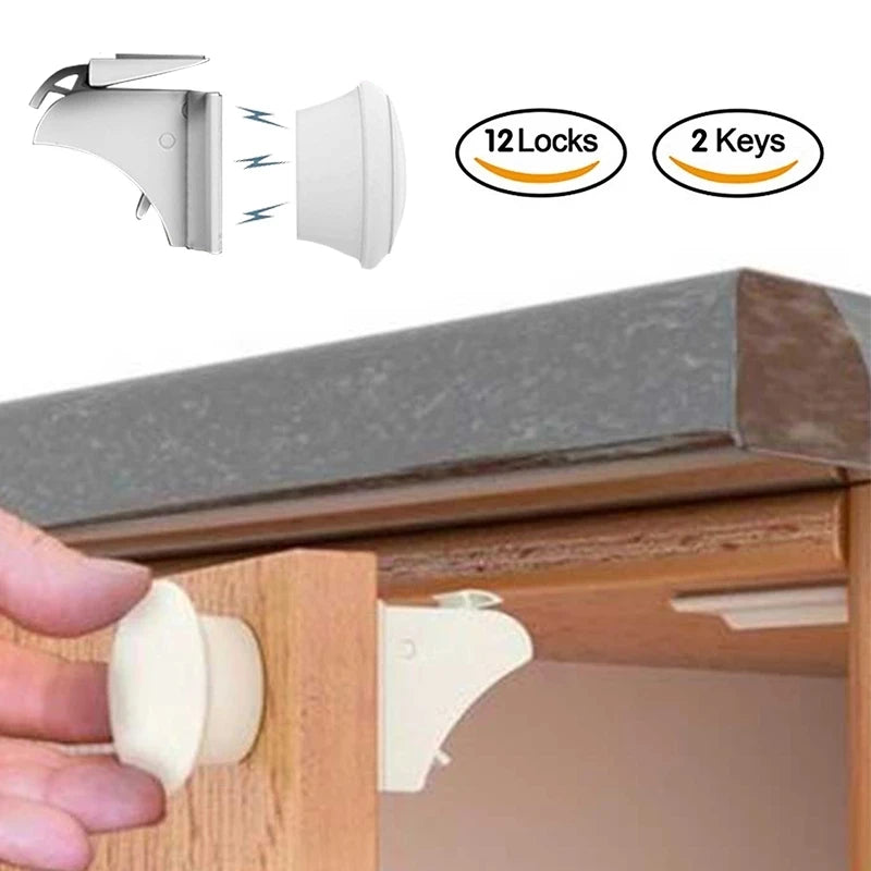 Verrou anti-pincement fixé sur une porte de cuisine